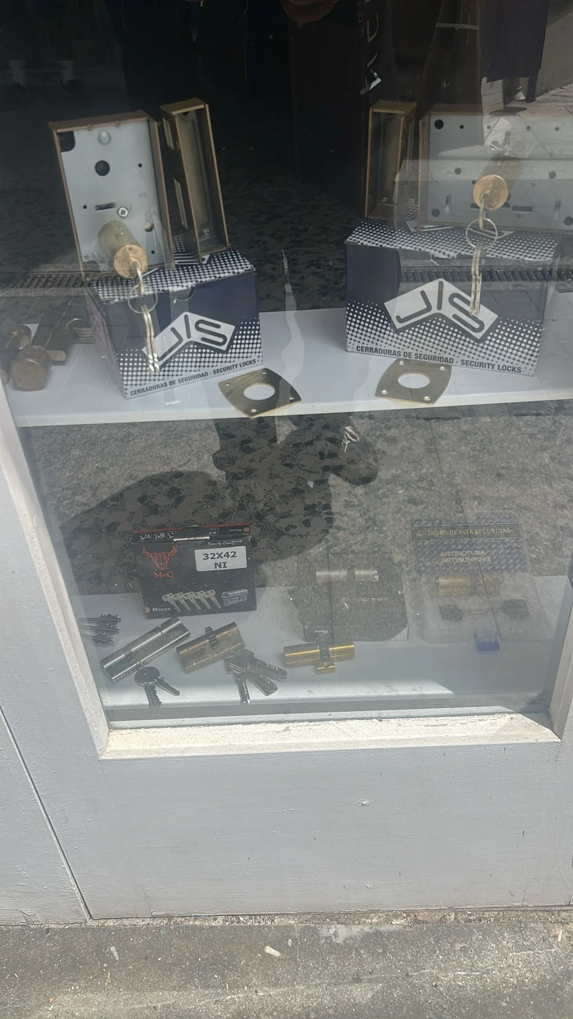 Accesorios y cerraduras para seguridad en Lloret de Mar