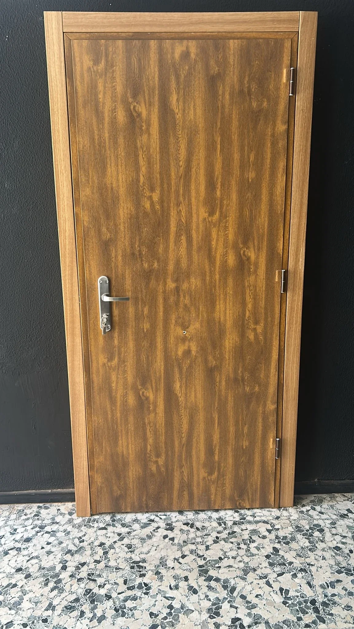 Puerta acorazada efecto madera en Lloret de Mar