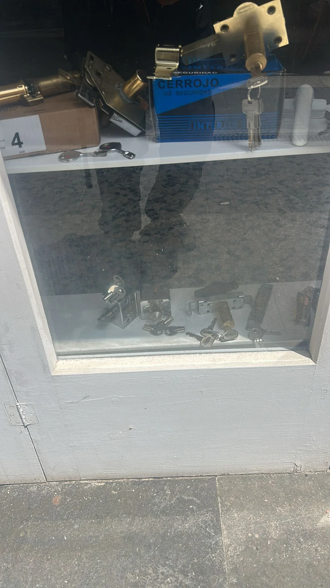 Productos de seguridad y cilindros en tienda de Lloret de Mar