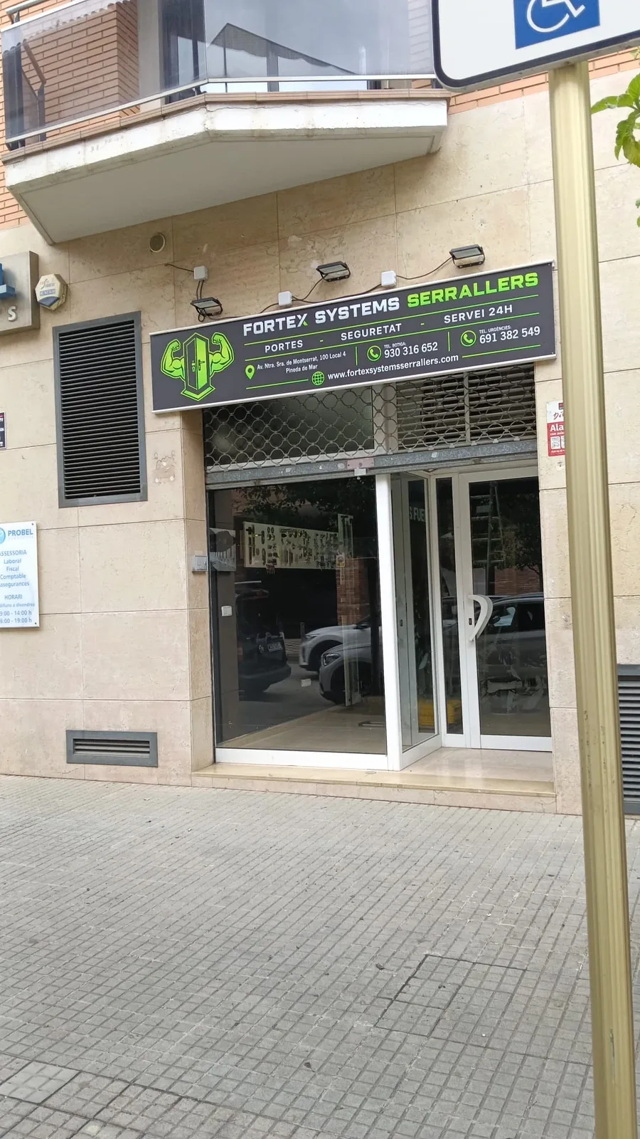 Fachada de cerrajería Fortex Systems Serrallers en Pineda de Mar
