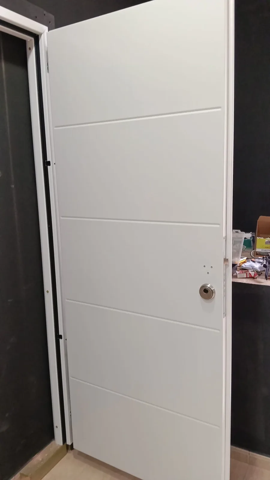 Instalación de puerta de seguridad en Pineda de Mar